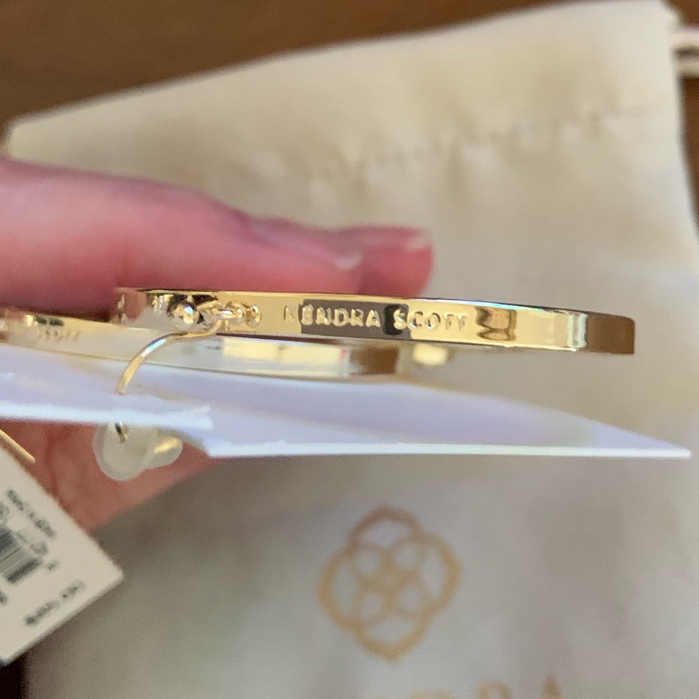 NWT Kendra Scott Gold Elora in Hoops White MOP - Picture 3 of 3